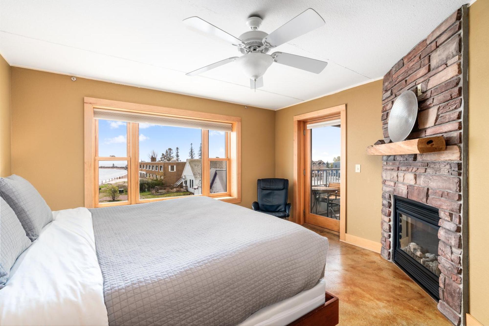 East Bay Suites Grand Marais Extérieur photo