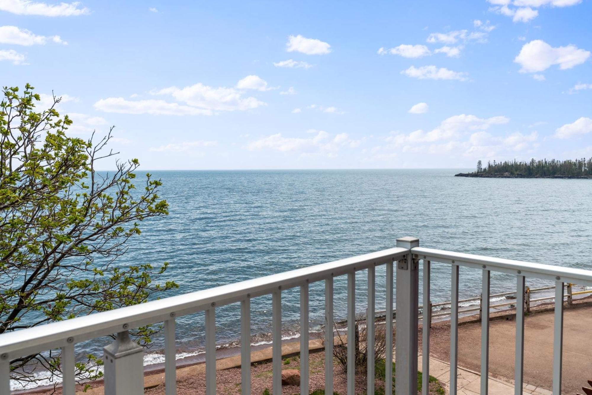 East Bay Suites Grand Marais Extérieur photo